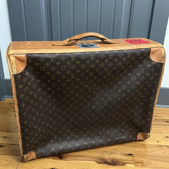 Louis Vuitton Luggage - Picture 6 of 9